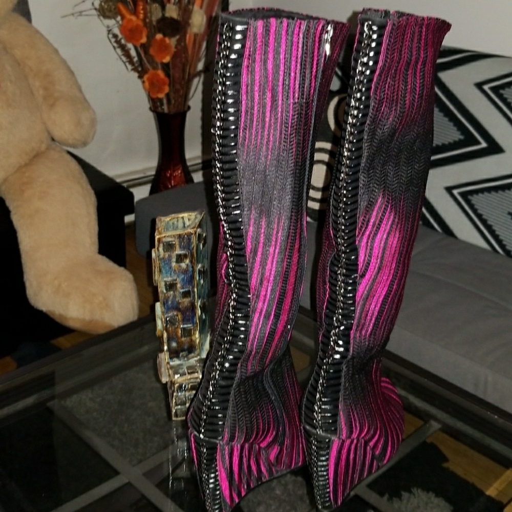 Boots - Picture 2 of 3